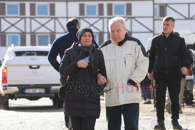 Bolu Kartalkaya'da yanan otelin önünde acı bekleyiş