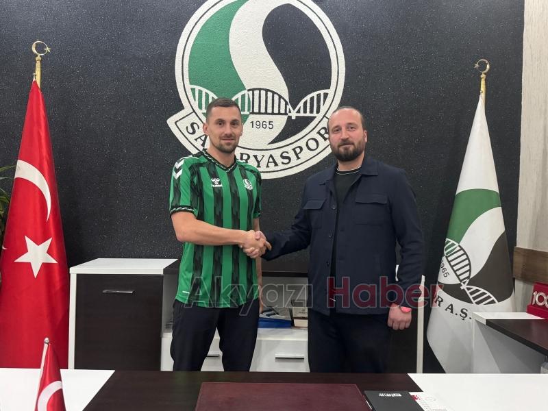 Burak Altıparmak Sakaryaspor'da