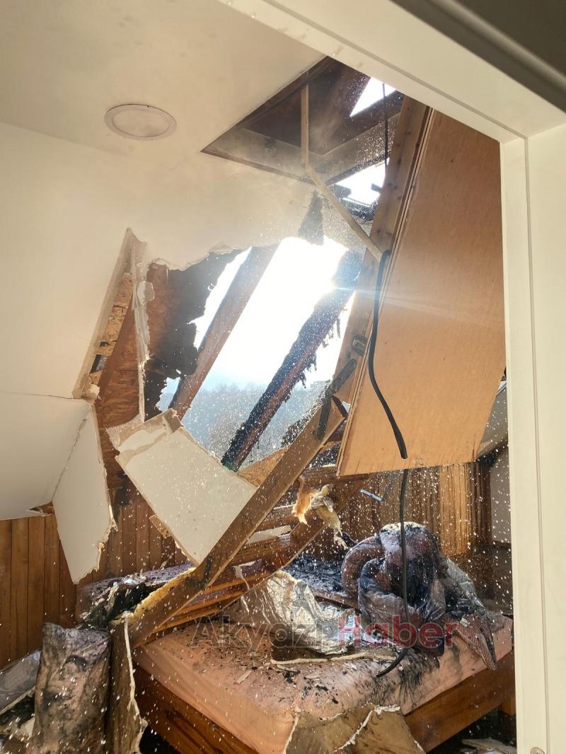 Şerefiye'de ahşap ev yandı