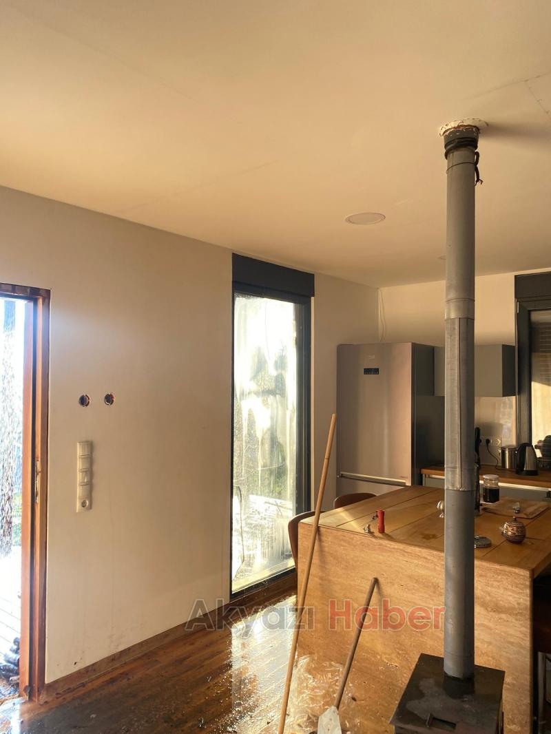 Şerefiye'de ahşap ev yandı