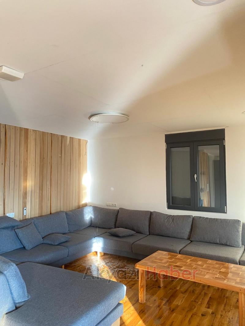 Şerefiye'de ahşap ev yandı