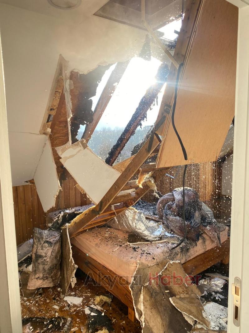 Şerefiye'de ahşap ev yandı