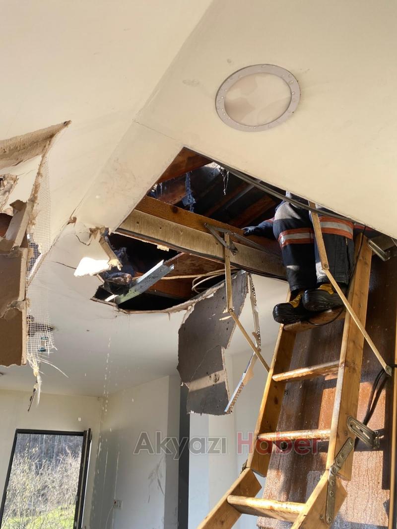 Şerefiye'de ahşap ev yandı