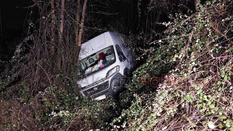Panelvan minibüs kaza yaptı 2 yaralı