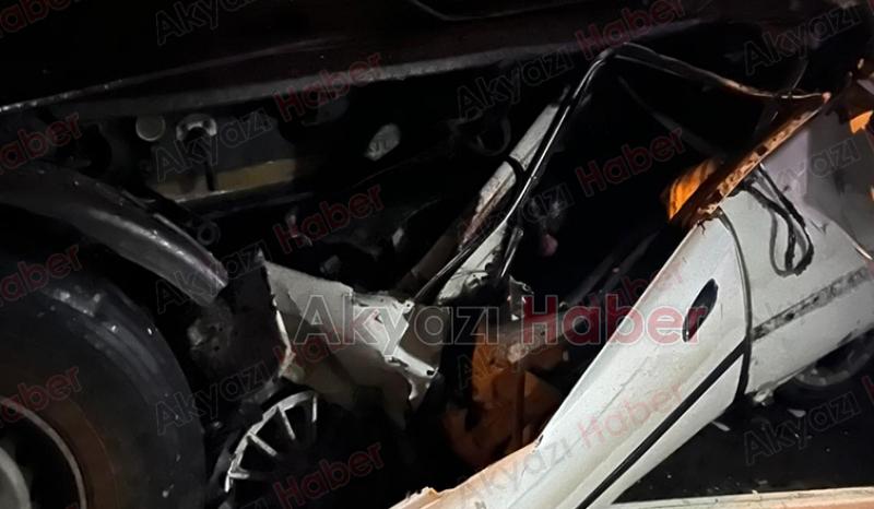 Tırın altına giren otomobilde feci şekilde öldü