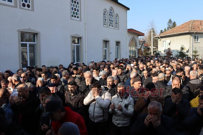 Tıkalı kanalı açmak isterken ölmüştü, toprağa verildi