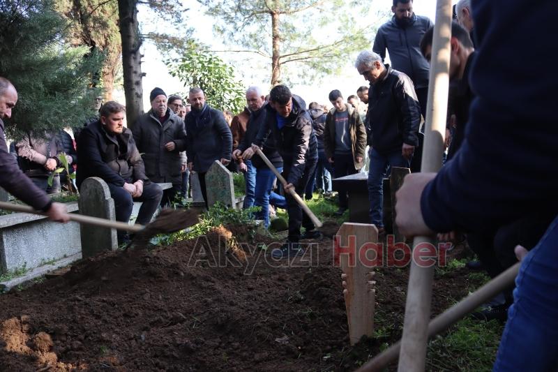 Tıkalı kanalı açmak isterken ölmüştü, toprağa verildi