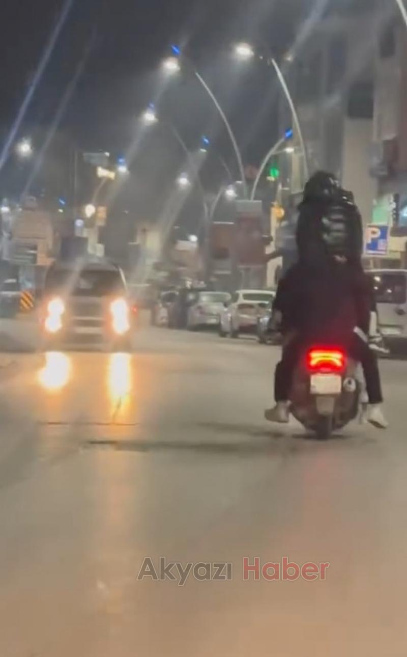 Motosiklete 5 kişi bindiler