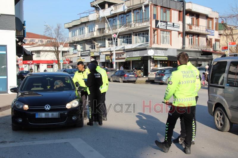 Akyazıda trafik denetimi