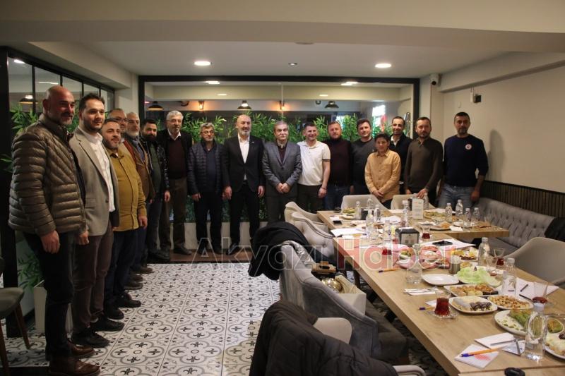 Akyazılı iş insanlarından anlamlı hediye