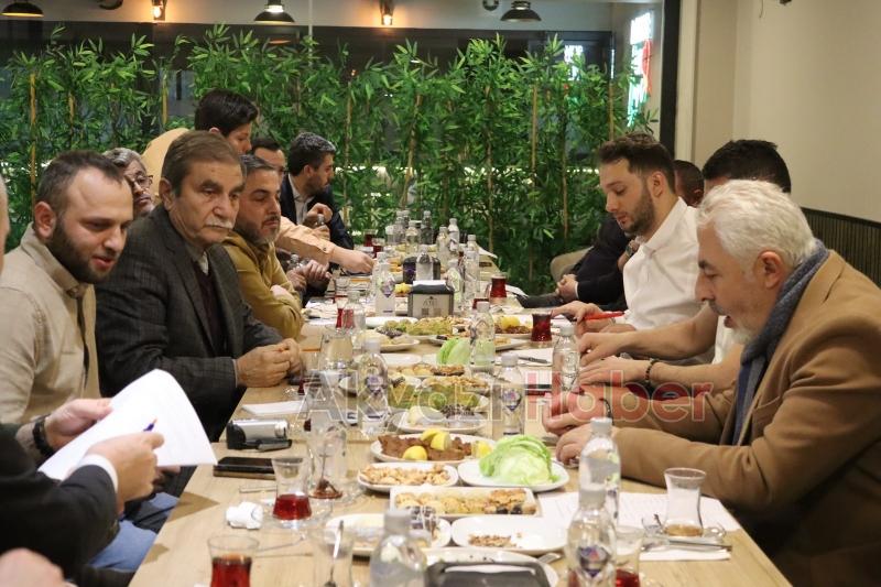 Akyazılı iş insanlarından anlamlı hediye