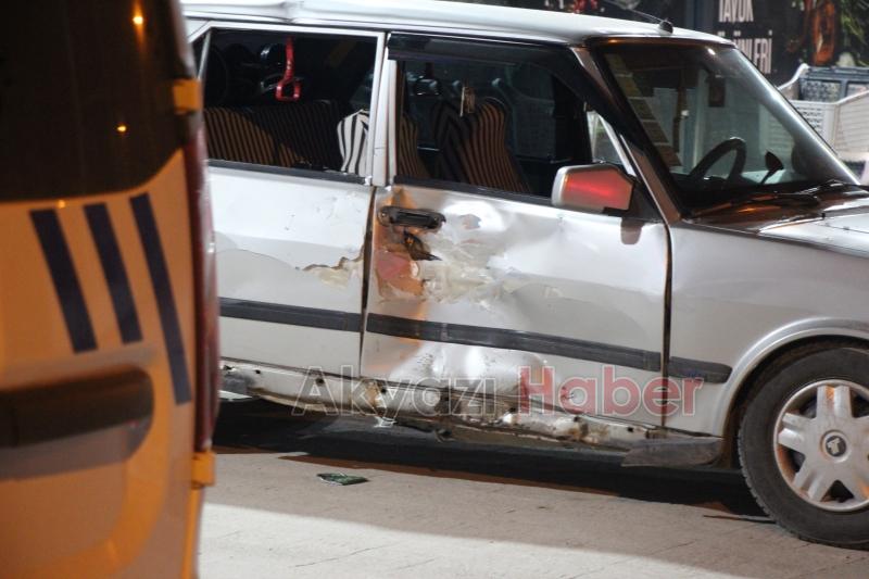 Şehit Furkan Çelik Caddesi nde kaza 3 yaralı