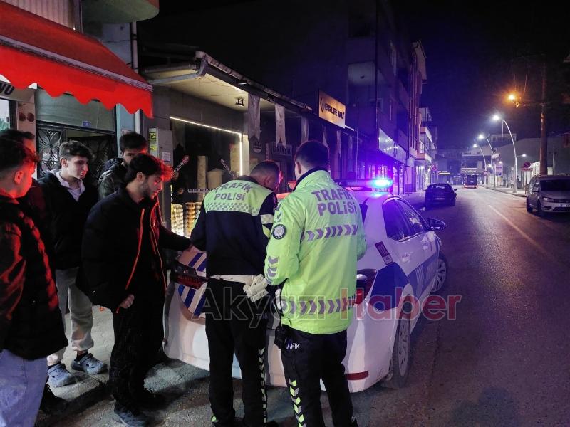 Akyazı da çakar lamba ile yakalandı 276 bin lira ceza kesildi