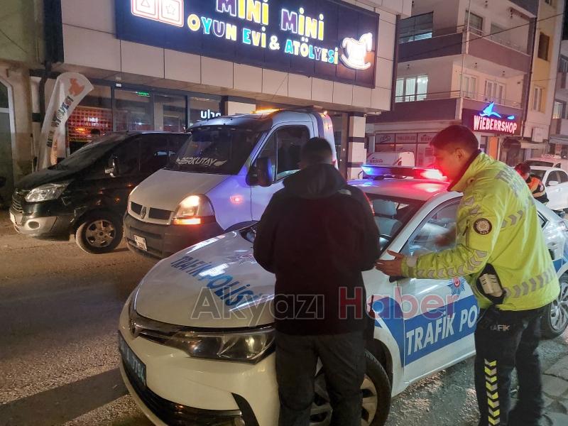 Akyazı da çakar lamba ile yakalandı 276 bin lira ceza kesildi