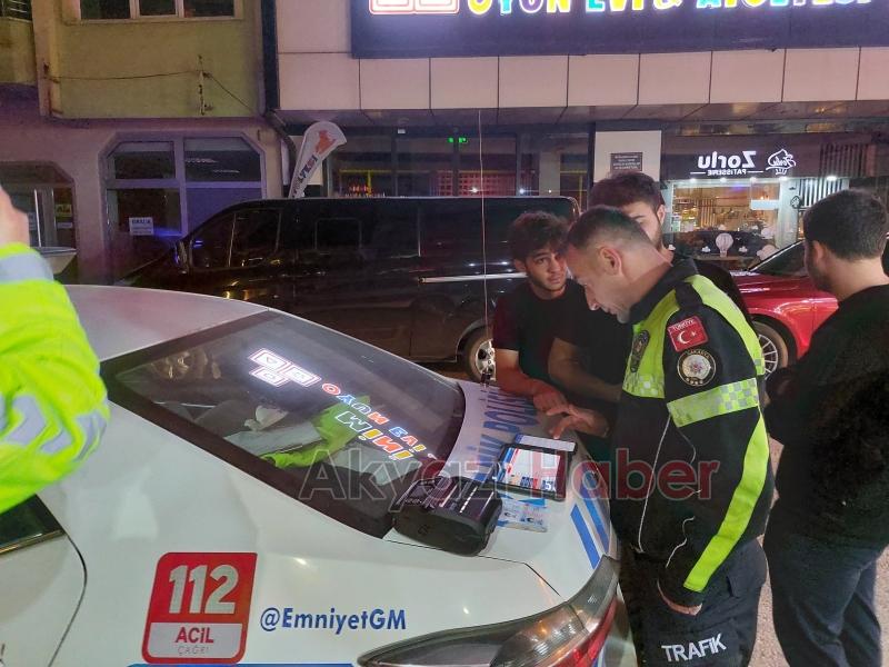 Akyazı da çakar lamba ile yakalandı 276 bin lira ceza kesildi