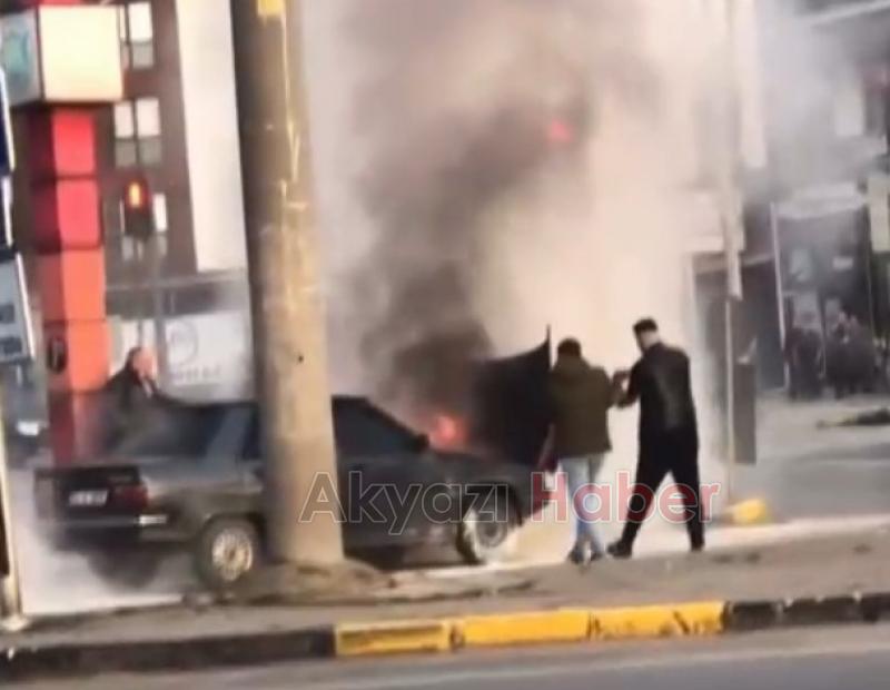 Otomobil bir anda alevler içinde kaldı