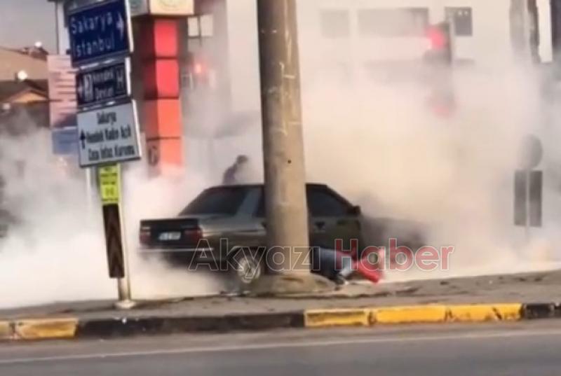 Otomobil bir anda alevler içinde kaldı