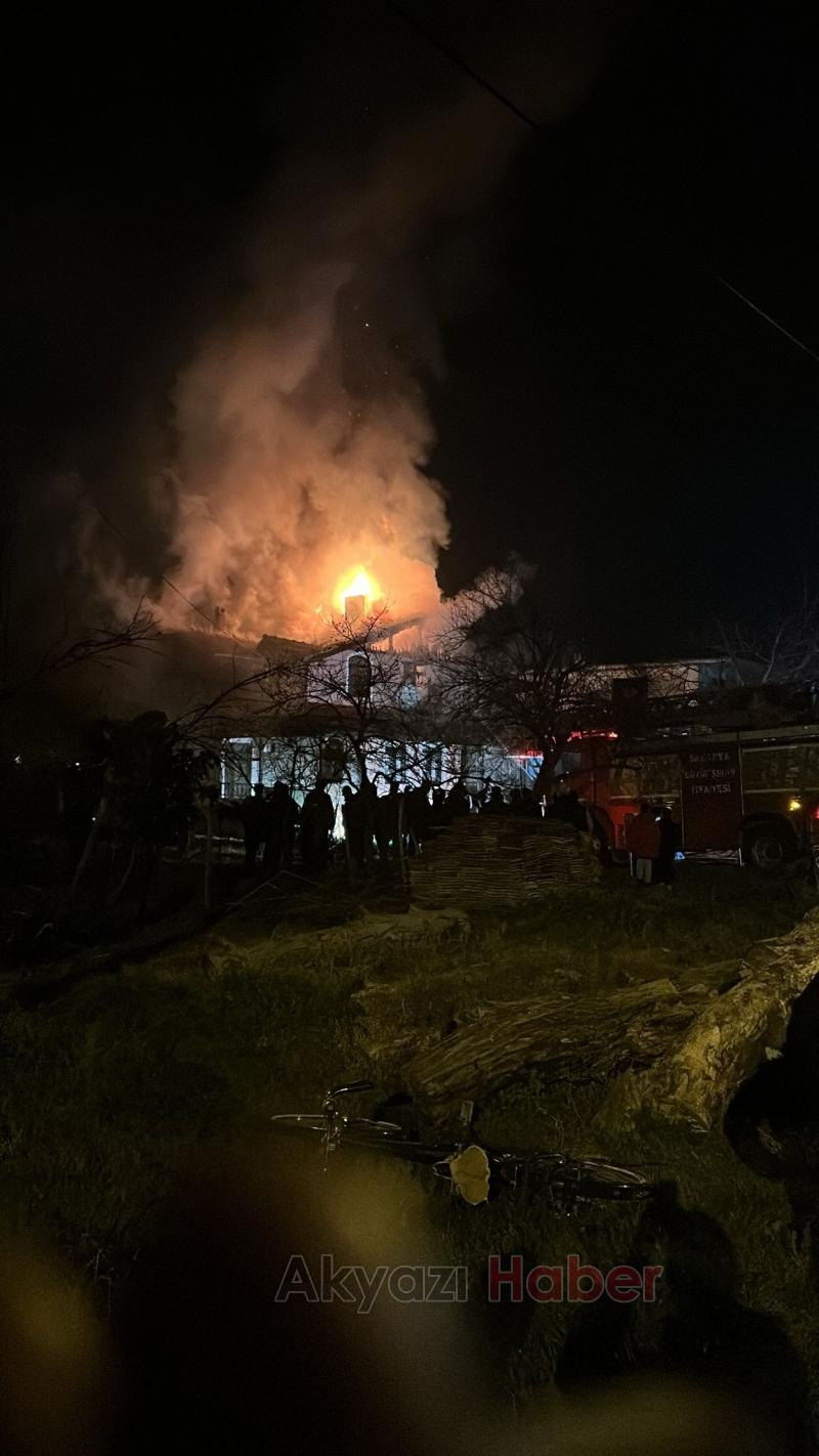 İki katlı ev alev topuna döndü