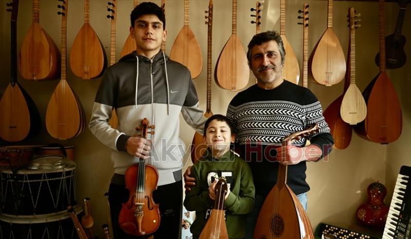 36 yıldır müzikle iç içe yaşıyor