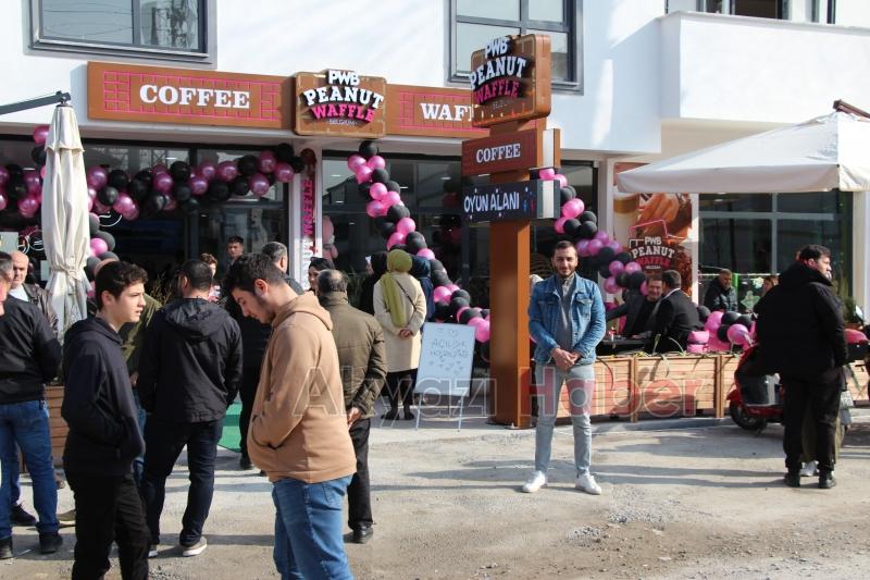 Akyazı’nın İlk Wafflecısı PWB Peanut Waffle Yepyeni Konseptiyle Hizmetinizde!