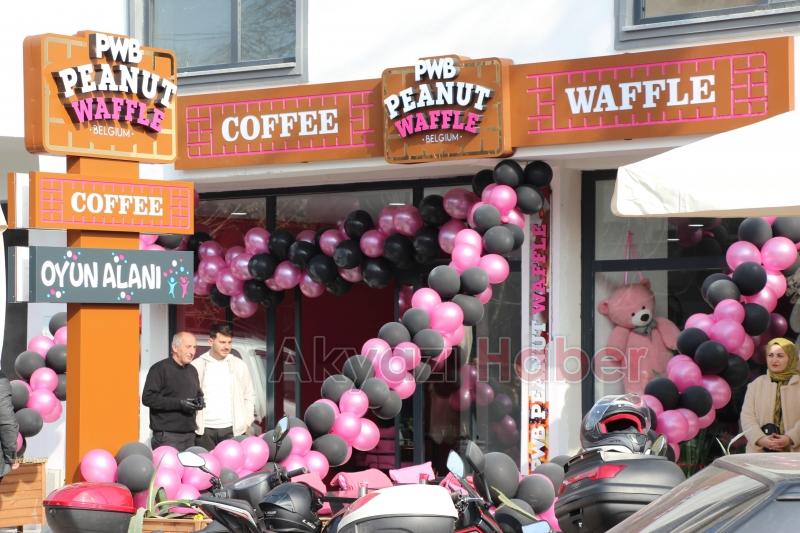 Akyazı’nın İlk Wafflecısı PWB Peanut Waffle Yepyeni Konseptiyle Hizmetinizde!