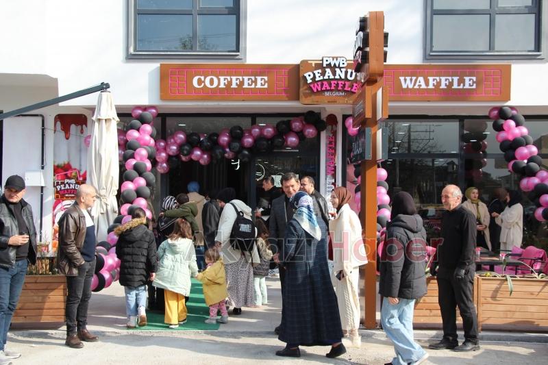 Akyazı’nın İlk Wafflecısı PWB Peanut Waffle Yepyeni Konseptiyle Hizmetinizde!