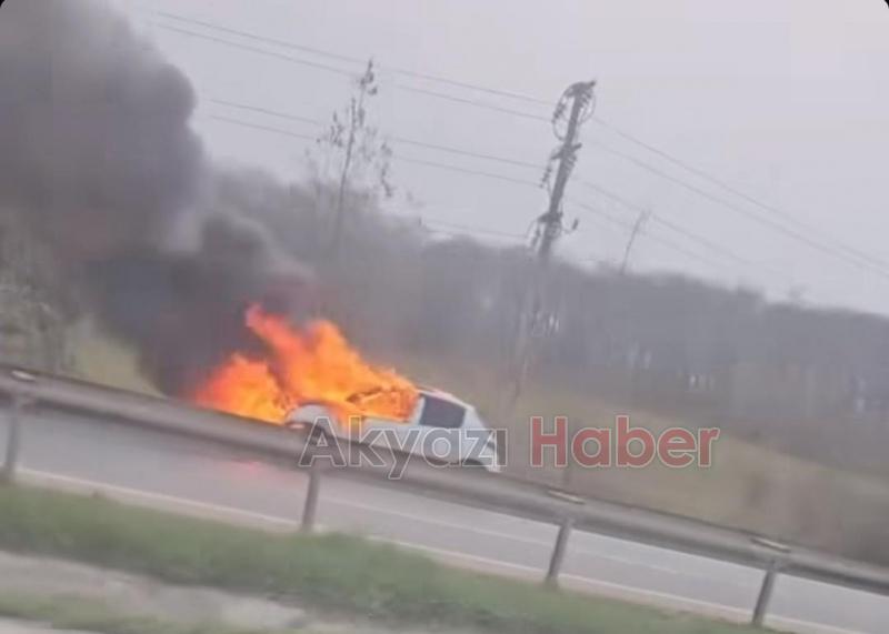 Kaynarca yolunda otomobil yandı