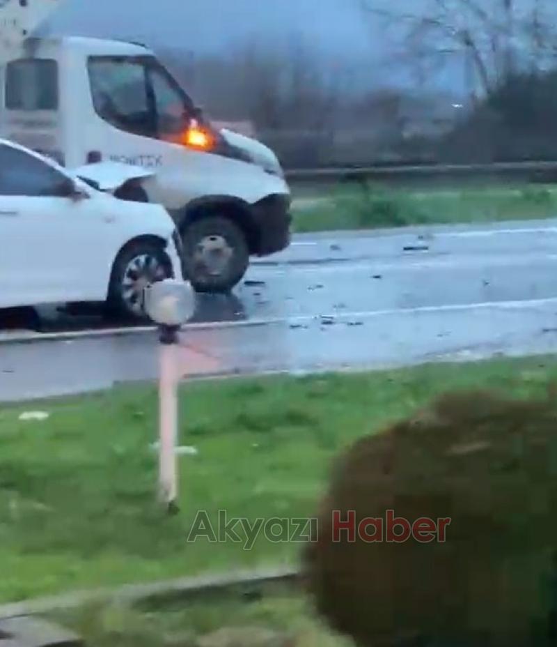 4 araçlı kazada 2 kişi yaralandı