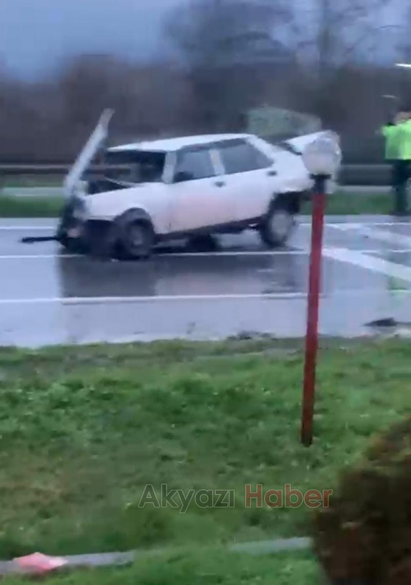 4 araçlı kazada 2 kişi yaralandı