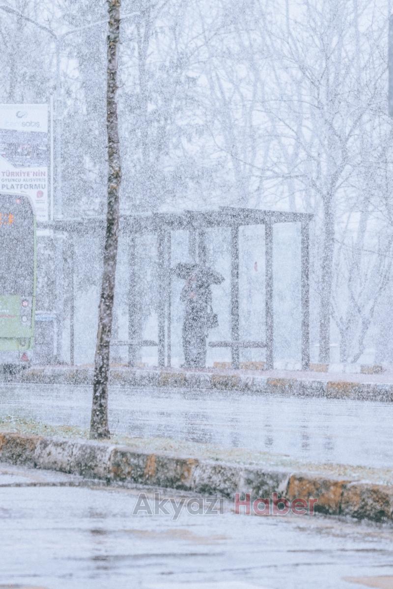 Sakarya'da kar yağışı kendisini gösterdi