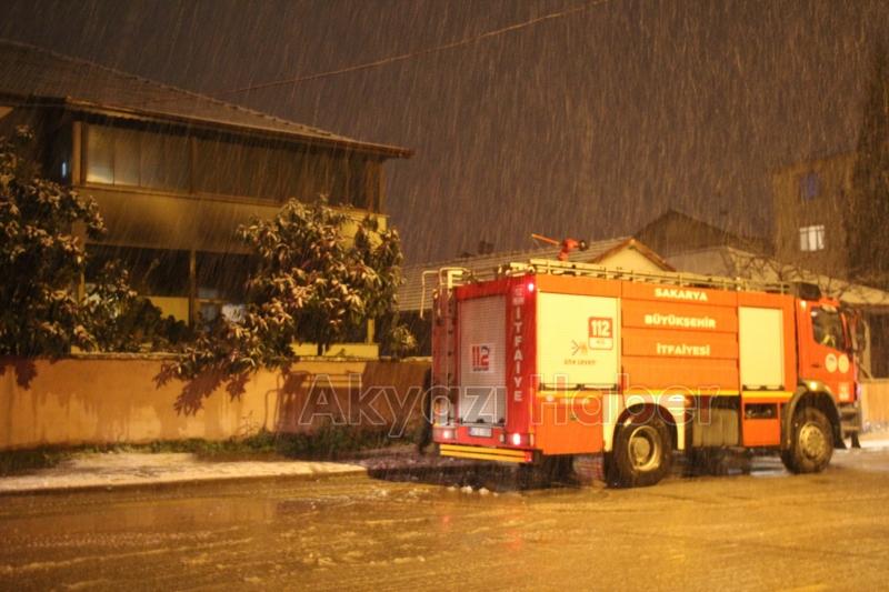 Akyazıda ev yangını