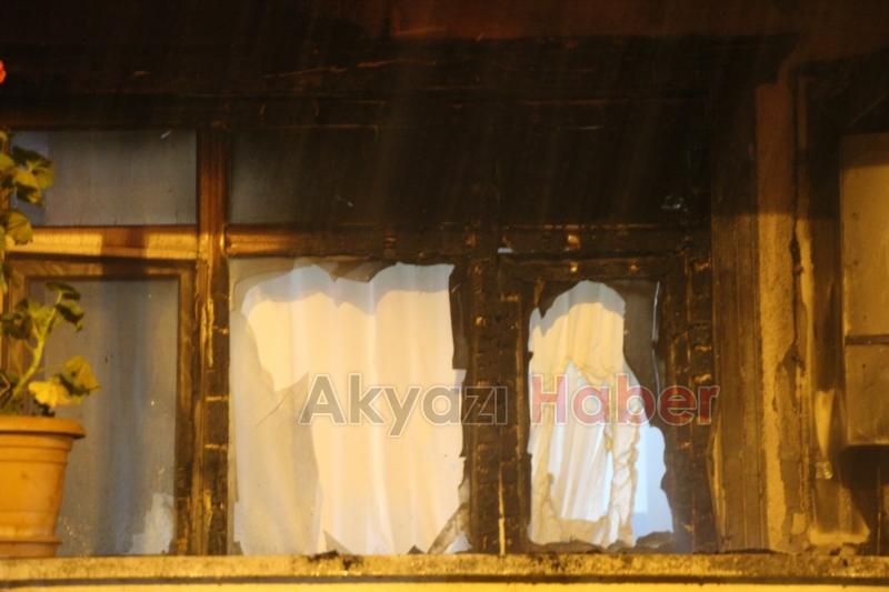 Akyazıda ev yangını