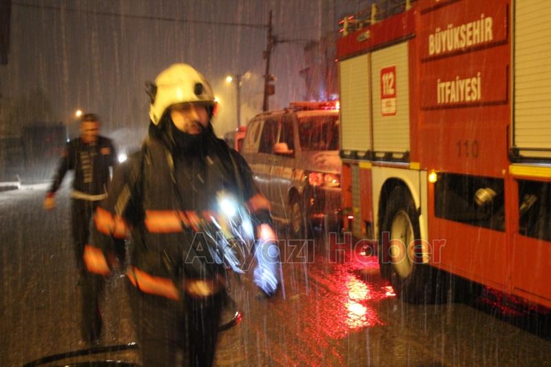 Akyazıda ev yangını