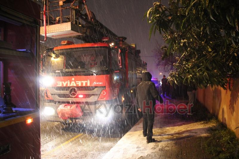 Akyazıda ev yangını
