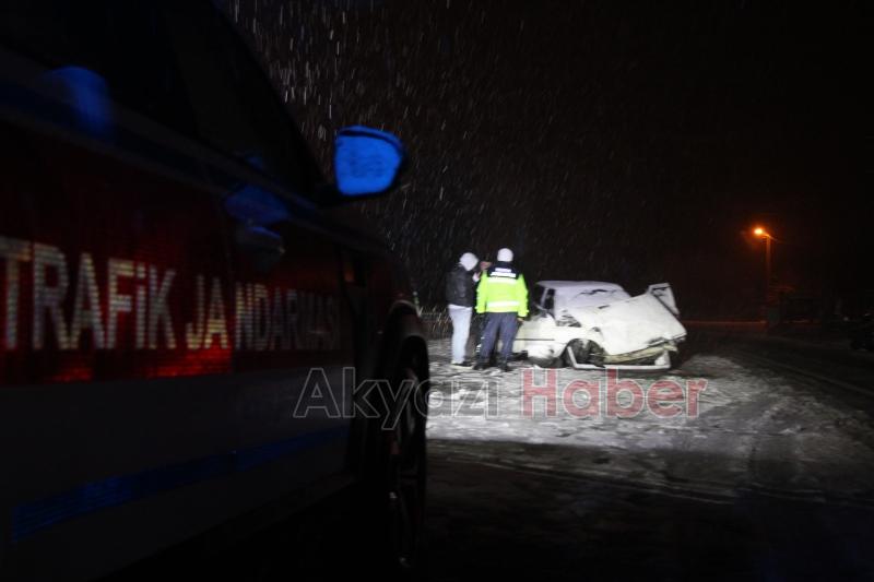 Otomobil bariyerlere çarptı: 2 yaralı