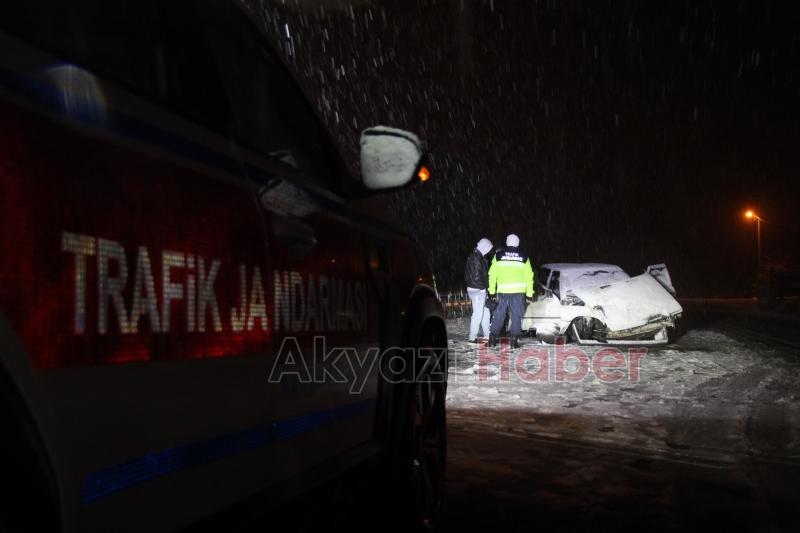 Otomobil bariyerlere çarptı: 2 yaralı