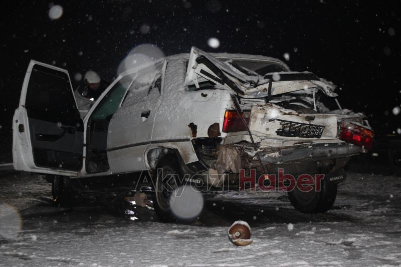 Otomobil bariyerlere çarptı: 2 yaralı