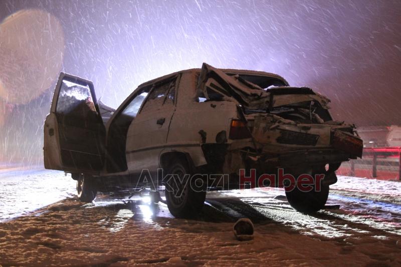 Otomobil bariyerlere çarptı: 2 yaralı