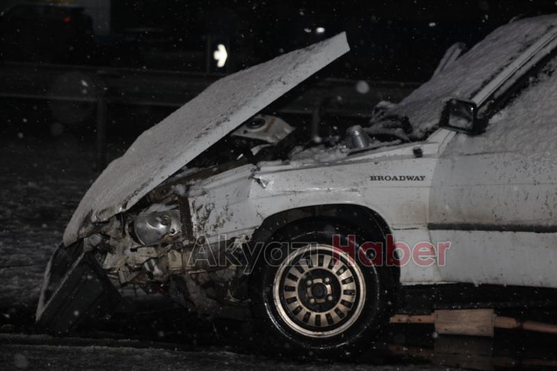 Otomobil bariyerlere çarptı: 2 yaralı