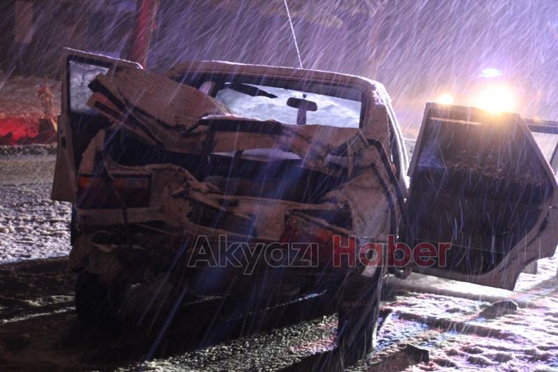 Otomobil bariyerlere çarptı: 2 yaralı