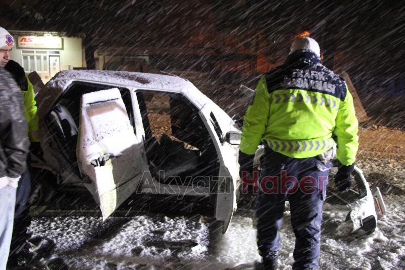 Otomobil bariyerlere çarptı: 2 yaralı