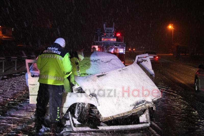 Otomobil bariyerlere çarptı: 2 yaralı