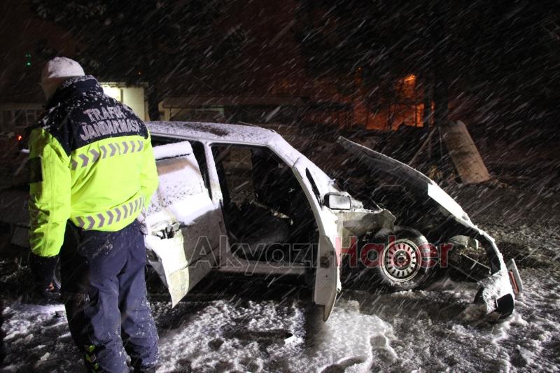 Otomobil bariyerlere çarptı: 2 yaralı