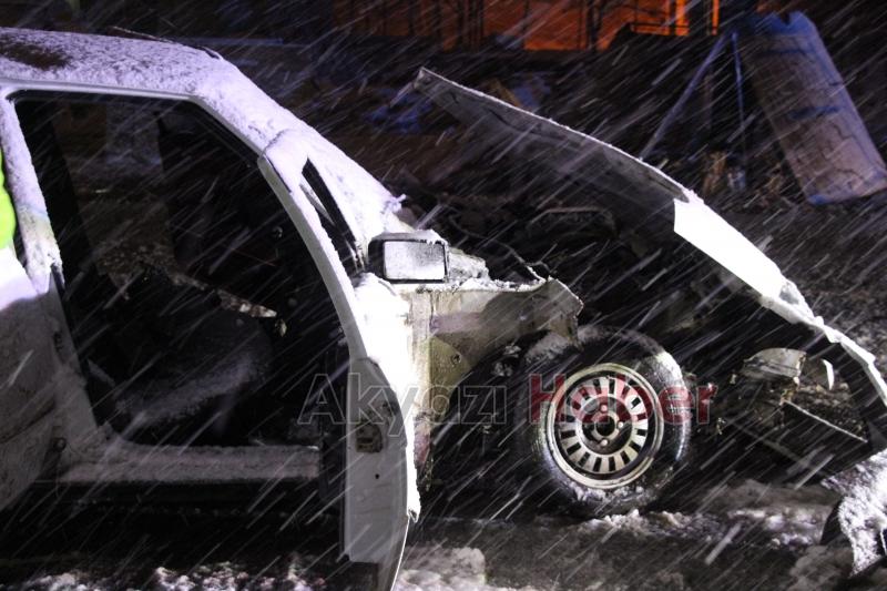 Otomobil bariyerlere çarptı: 2 yaralı