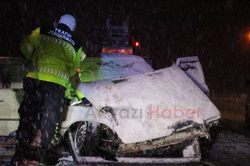 Otomobil bariyerlere çarptı: 2 yaralı