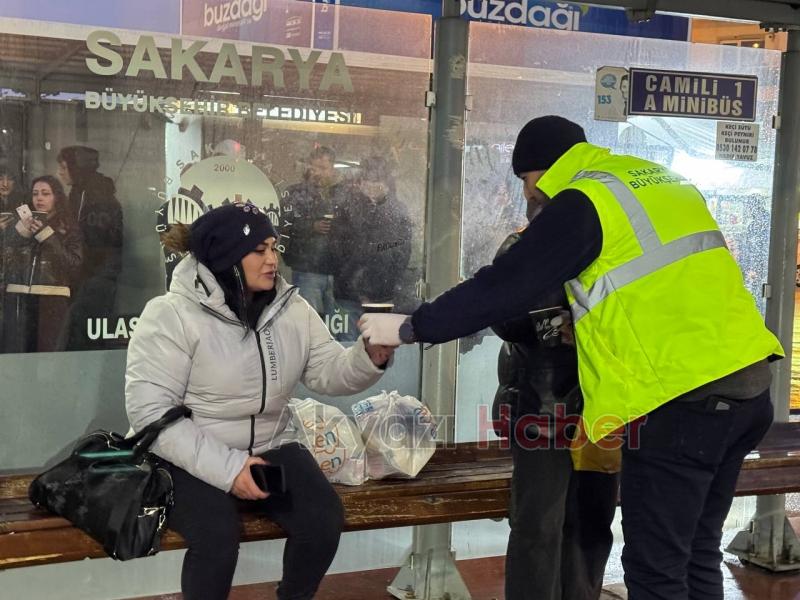 Büyükşehir karla geçen soğuk günlerde yürekleri ısıttı