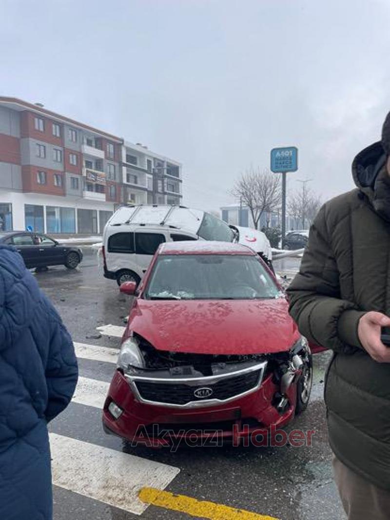 Otomobil ve hafif ticari araç çarpıştı: 1 yaralı