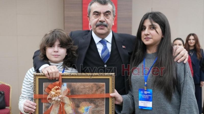 Akyazılı öğrenciler Türkiye Yüzyılı Maarif Modeli Çalıştayına katıldı