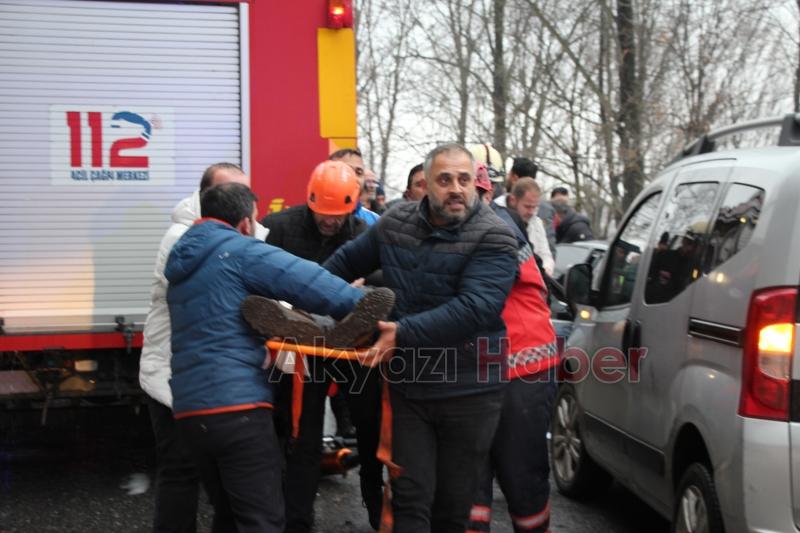 Otomobil ile hafif ticari araç çarpıştı: 5 yaralı