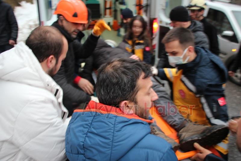 Otomobil ile hafif ticari araç çarpıştı: 5 yaralı